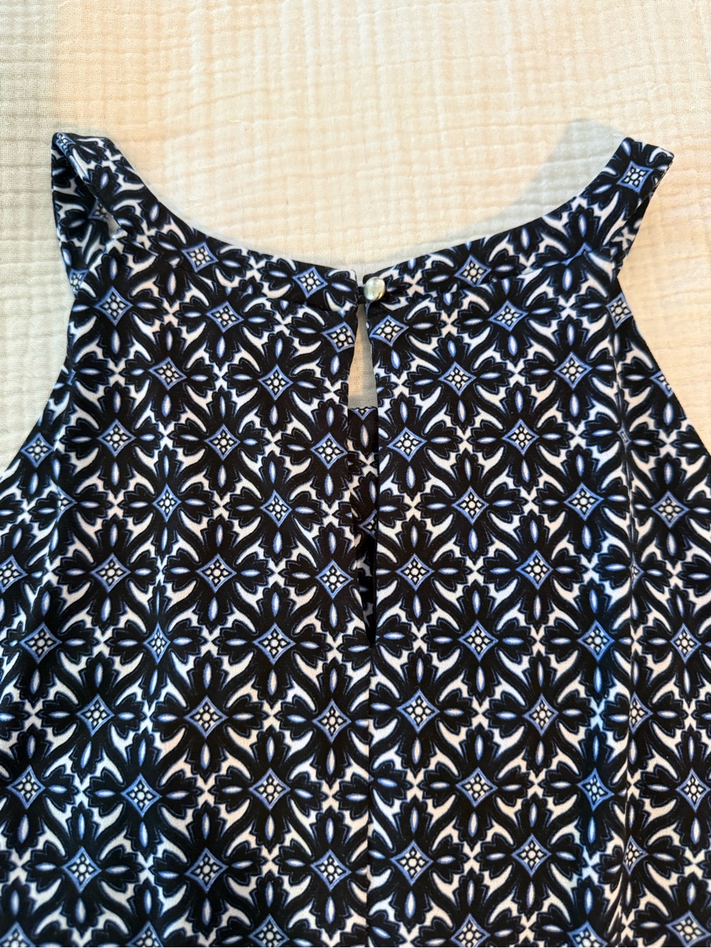 White House Black Market Halter Neck Black and Blue Tank Blouse, size xl - Picture 6 of 10